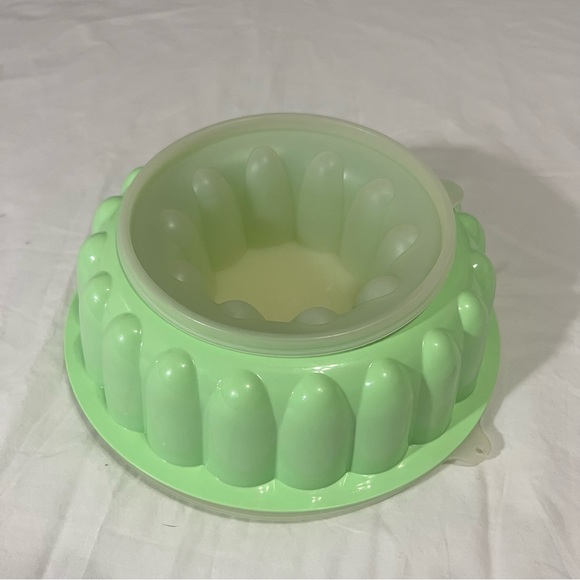 Tupperware Kitchen Vintage 3 Piece Tupperware Jelnserve Jello Ring